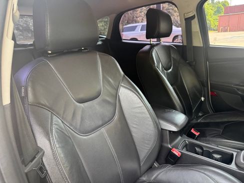 Used 2015 Ford Focus SE w/ Equipment Group 201A FWD image 24