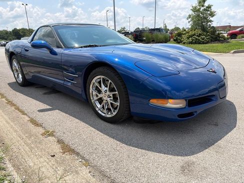 Used 2002 Chevrolet Corvette Coupe w/ Preferred Equipment Group2 RWD image 2