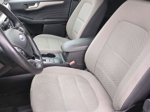 Used 2021 Ford Escape SE w/ SE Sport Appearance Package image 16