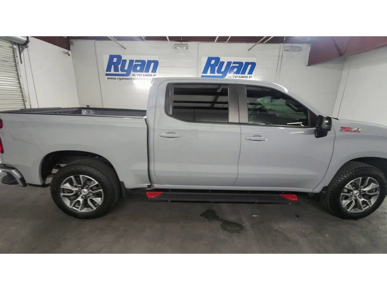 Used 2024 Chevrolet Silverado 1500 RST w/ Z71 Off-Road Package AWD/4WD image 9