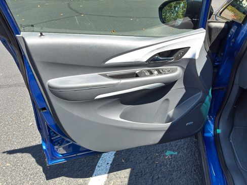 Used 2021 Chevrolet Bolt Premier w/ Infotainment Package FWD image 18
