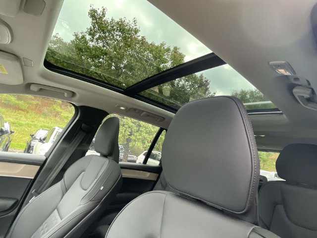Certified 2025 Volvo XC90 B5 Plus AWD/4WD image 11