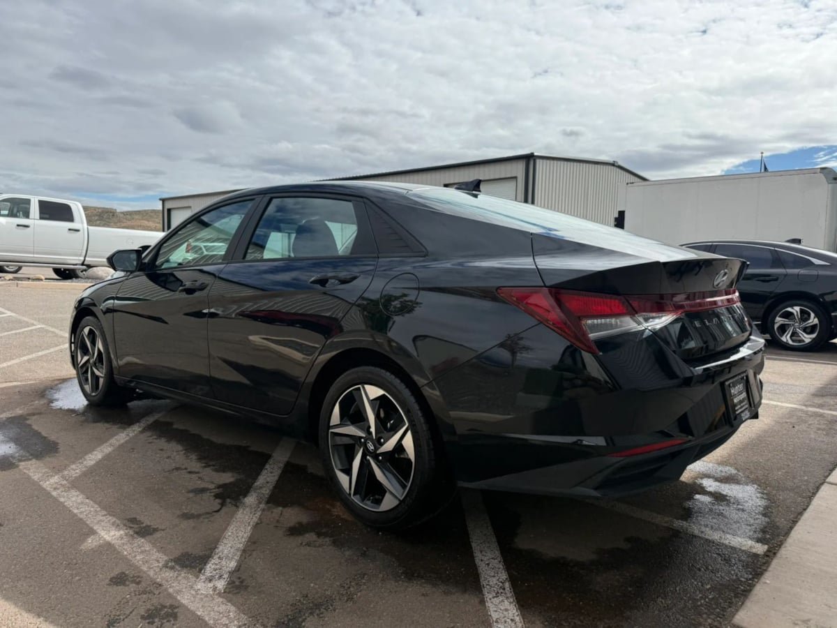 Used 2023 Hyundai Elantra SEL w/ Convenience Package FWD image 4