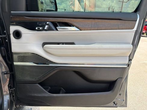 Used 2022 Jeep Grand Wagoneer Series I AWD/4WD image 29