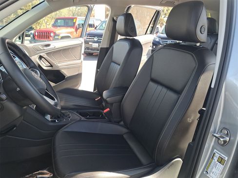 Certified 2022 Volkswagen Tiguan SE image 17