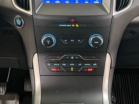 Used 2020 Ford Edge SEL image 23