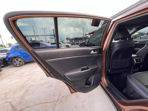 Used 2020 Kia Sportage S w/ S FWD Sunroof Package image 12