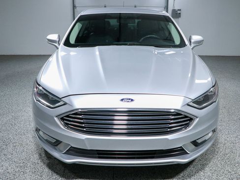 Used 2017 Ford Fusion SE w/ Fusion SE Technology Package FWD image 4