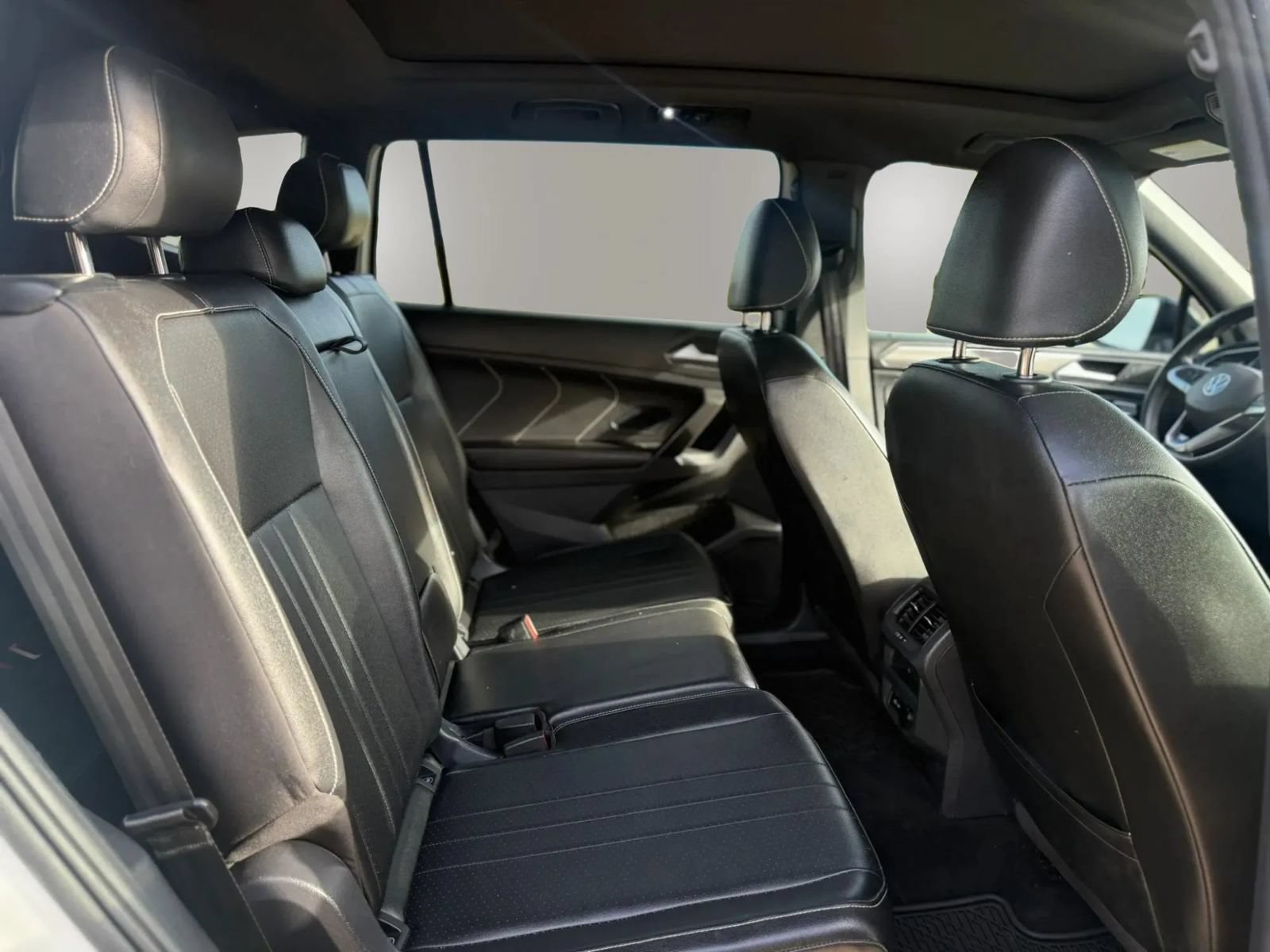 Used 2023 Volkswagen Tiguan SE R-Line FWD image 18