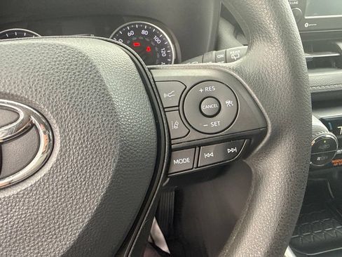 Used 2022 Toyota RAV4 XLE w/ Convenience Package FWD image 9