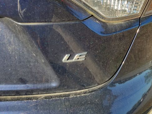 Used 2021 Toyota Corolla LE image 18