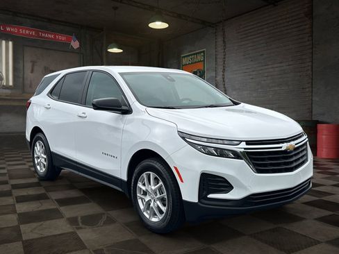 Certified 2024 Chevrolet Equinox LS w/ LS Convenience Package AWD/4WD image 6