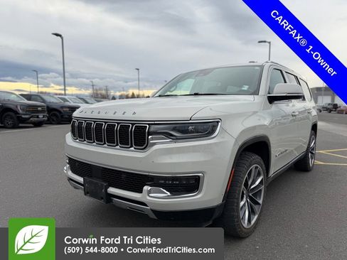 Used 2022 Jeep Wagoneer Series III w/ Premium Group I image 4