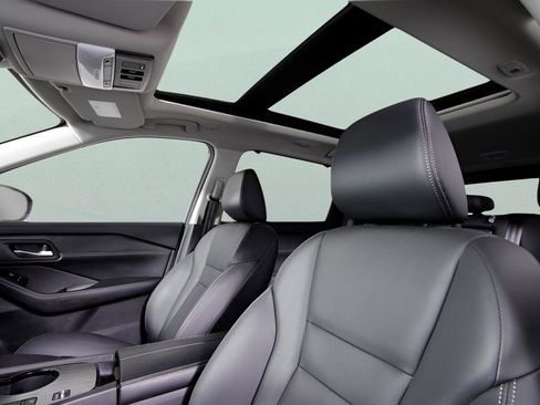 Used 2025 Nissan Rogue SL w/ SL Premium Package image 14