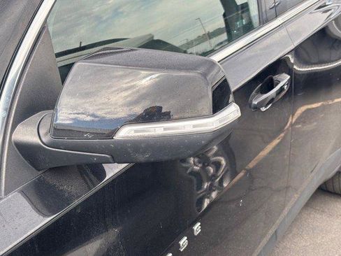 Used 2023 Chevrolet Traverse LT image 8