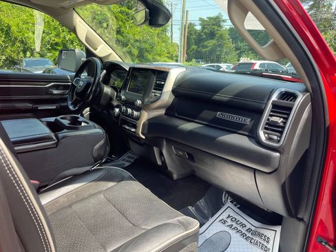 Used 2019 RAM 1500 Laramie AWD/4WD image 11