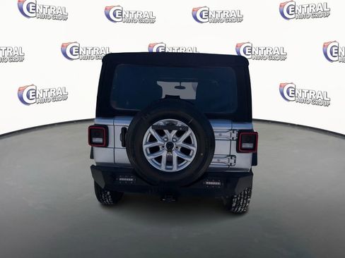 Used 2023 Jeep Wrangler Sport S image 6