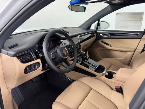 Certified 2026 Porsche Macan AWD/4WD image 4