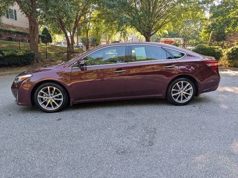 Used 2015 Toyota Avalon XLE Touring FWD image 2