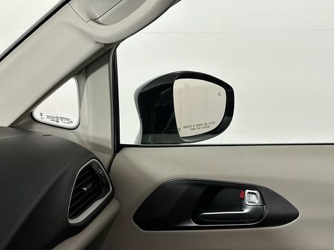 Certified 2024 Chrysler Pacifica Touring-L FWD image 27