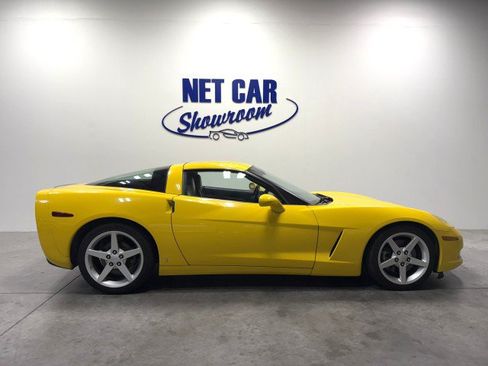 Used 2007 Chevrolet Corvette Coupe w/ Preferred Equipment Group RWD image 2