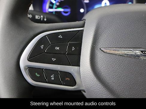 Used 2024 Chrysler Pacifica Pinnacle image 8