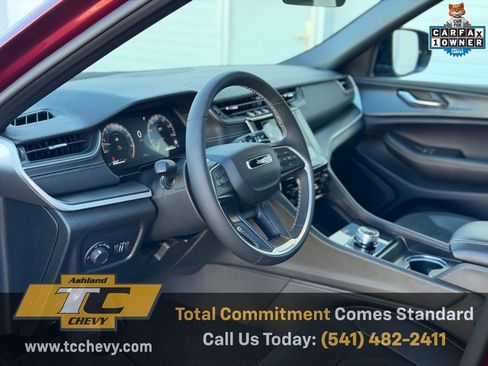 Used 2025 Jeep Grand Cherokee L Altitude image 8