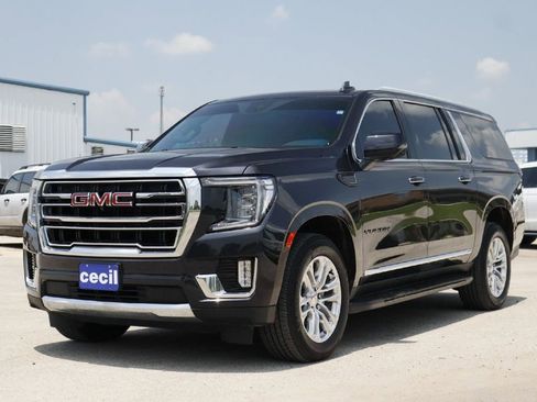 Used 2023 GMC Yukon XL SLT w/ SLT Luxury Package AWD/4WD image 2