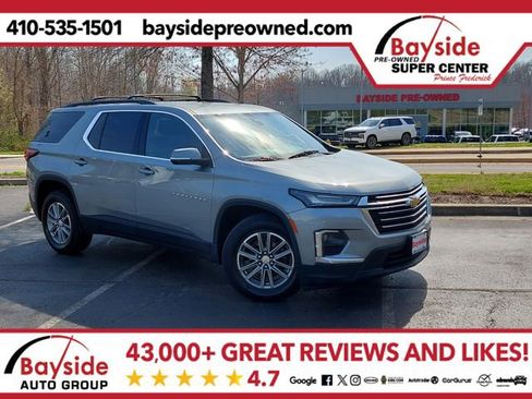 Used 2023 Chevrolet Traverse LT w/ Rear Camera Mirror Package image 1