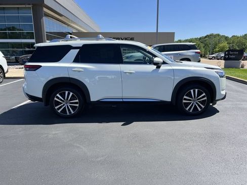 Used 2024 Nissan Pathfinder Platinum w/ Cargo Package AWD/4WD image 2