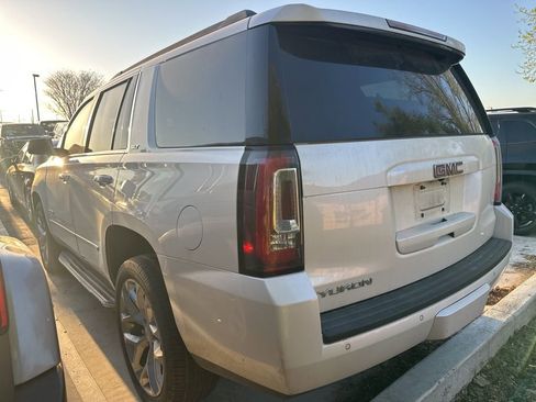 Used 2017 GMC Yukon SLT w/ Premium Edition image 5