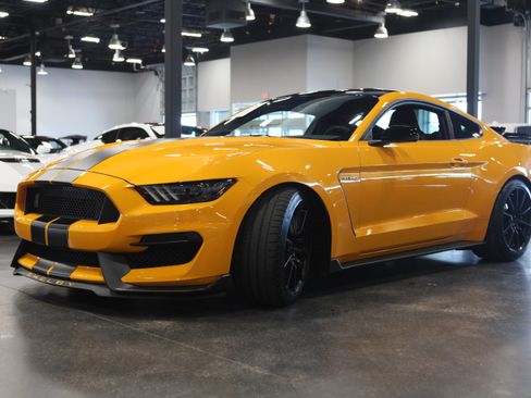 Used 2018 Ford Mustang Shelby GT350 w/ Electronics Package RWD image 3
