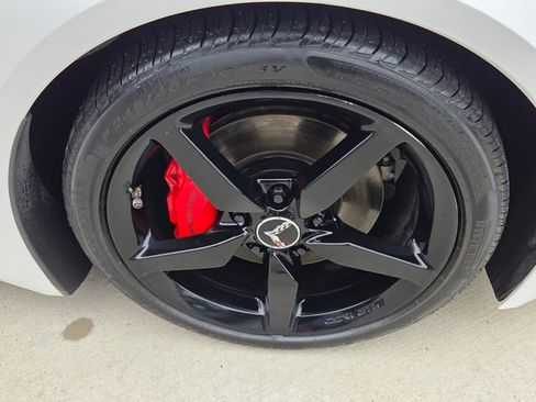 Used 2015 Chevrolet Corvette Stingray Coupe RWD image 16