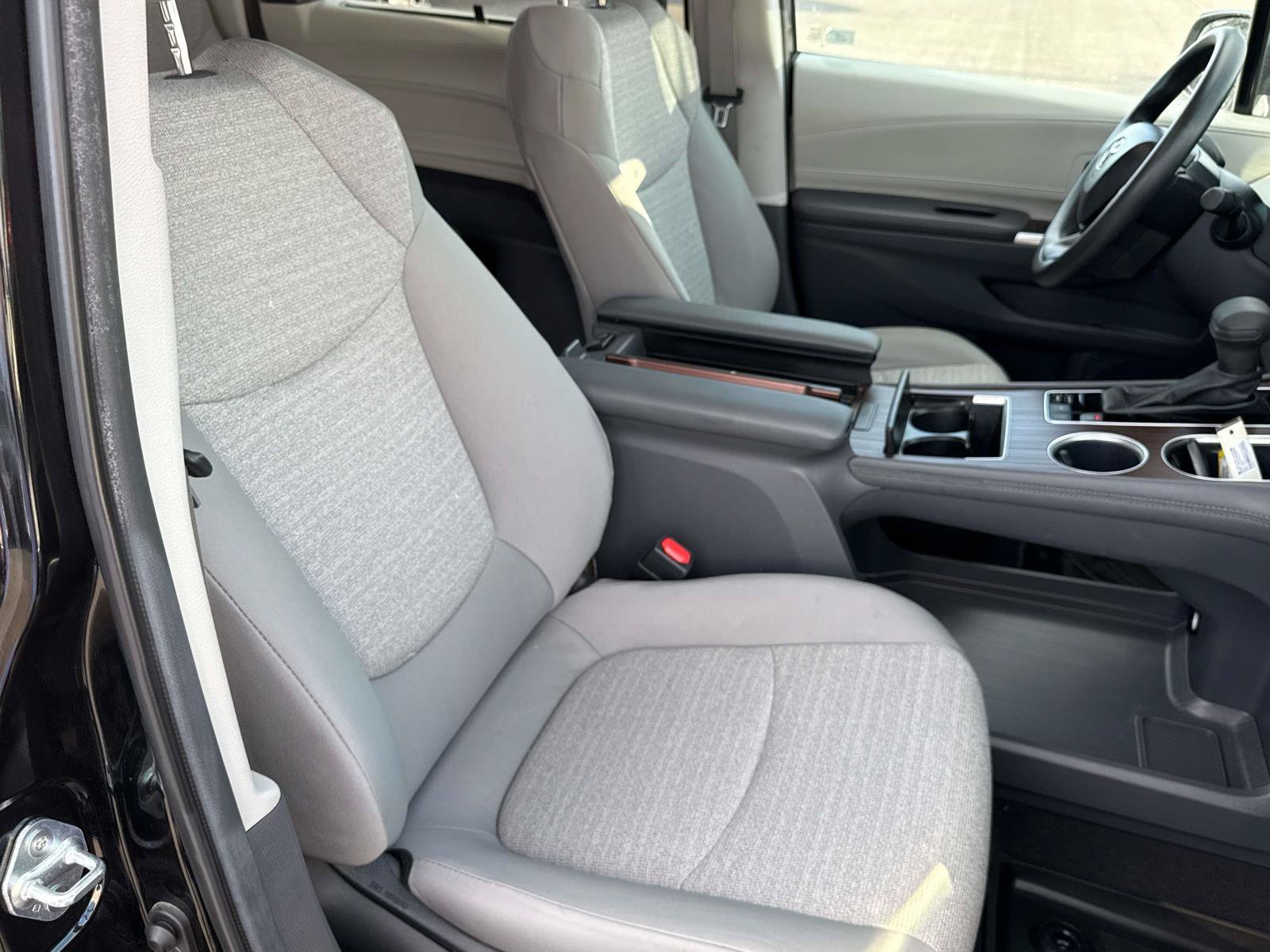 Used 2024 Toyota Sienna LE w/ LE Plus Package AWD/4WD image 18