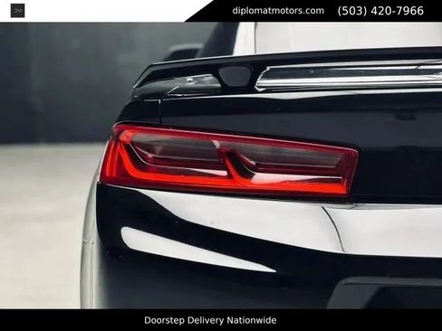 Used 2018 Chevrolet Camaro SS RWD image 15