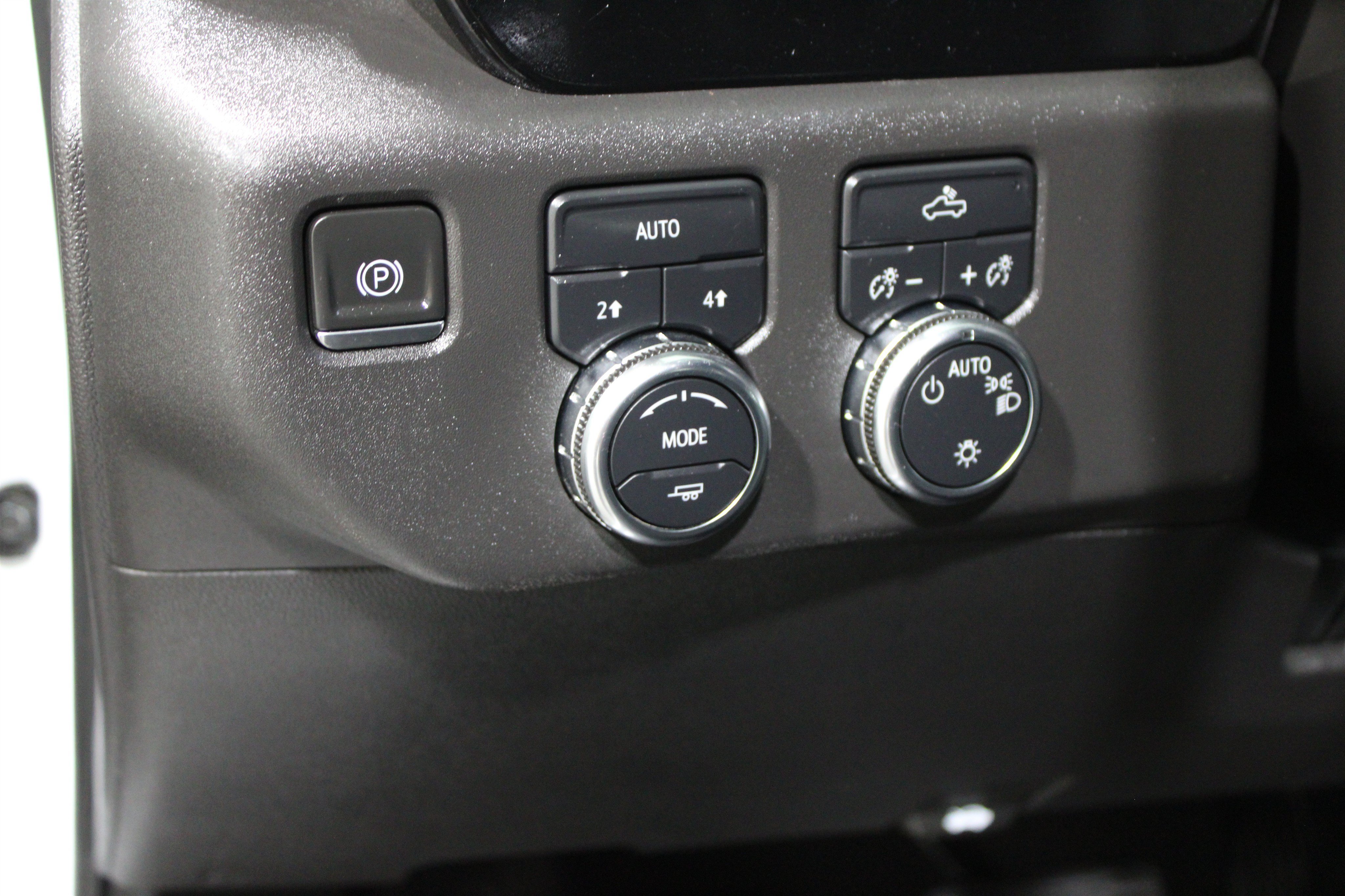 Used 2024 GMC Sierra 1500 SLE AWD/4WD image 3