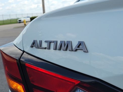 Used 2023 Nissan Altima 2.5 SV w/ SV Premium Package FWD image 6