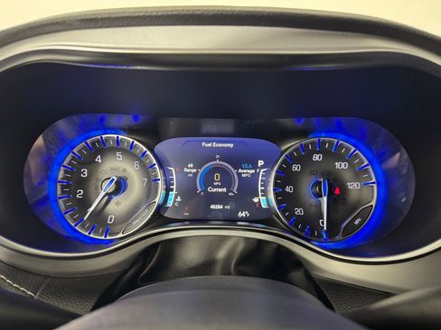 Used 2025 Chrysler Pacifica Limited FWD image 25