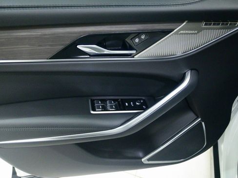 Used 2023 Jaguar F-PACE S image 21