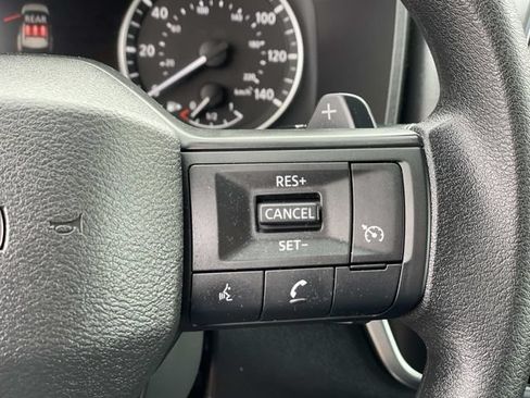 Used 2025 Nissan Rogue S FWD image 10