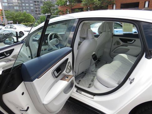 Certified 2023 Mercedes-Benz EQS 580 4MATIC Sedan w/ Manufactur Interior Package image 22