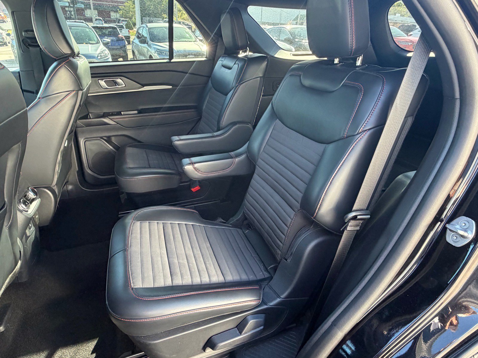 Used 2025 Ford Explorer ST-Line AWD/4WD image 45