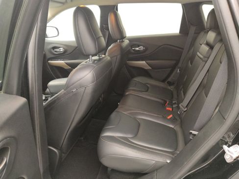 Used 2017 Jeep Cherokee Limited image 18