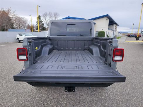 Used 2022 Jeep Gladiator Rubicon w/ Cold Weather Group image 15