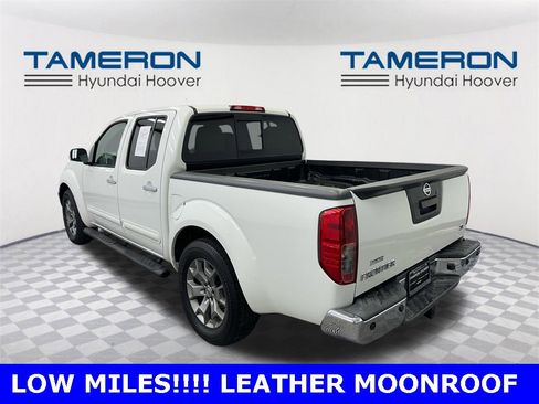 Used 2019 Nissan Frontier SL image 3