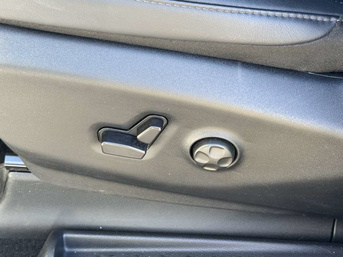 Used 2026 Chrysler Pacifica Select FWD image 26