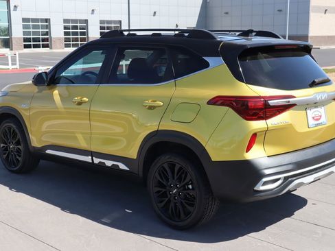 Used 2022 Kia Seltos Nightfall Edition image 7