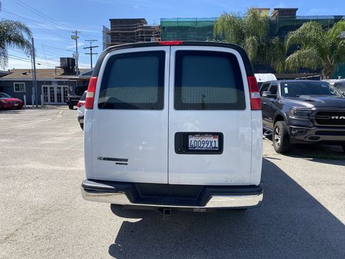 Used 2015 Chevrolet Express 2500 Extended RWD image 9