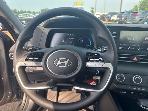 New 2026 Hyundai Elantra SE FWD image 18