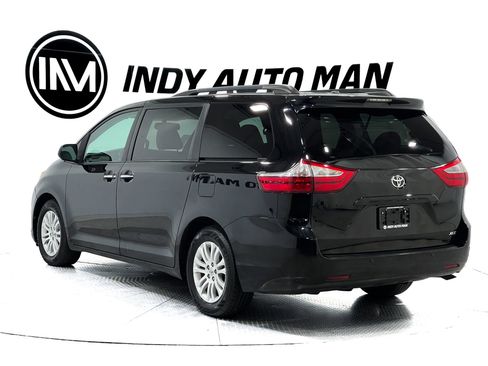 Used 2017 Toyota Sienna XLE w/ XLE Navigation Package FWD image 6
